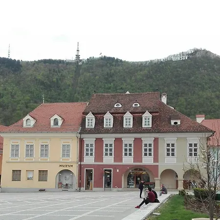 Black Church Core For 2 Apartamento Braşov